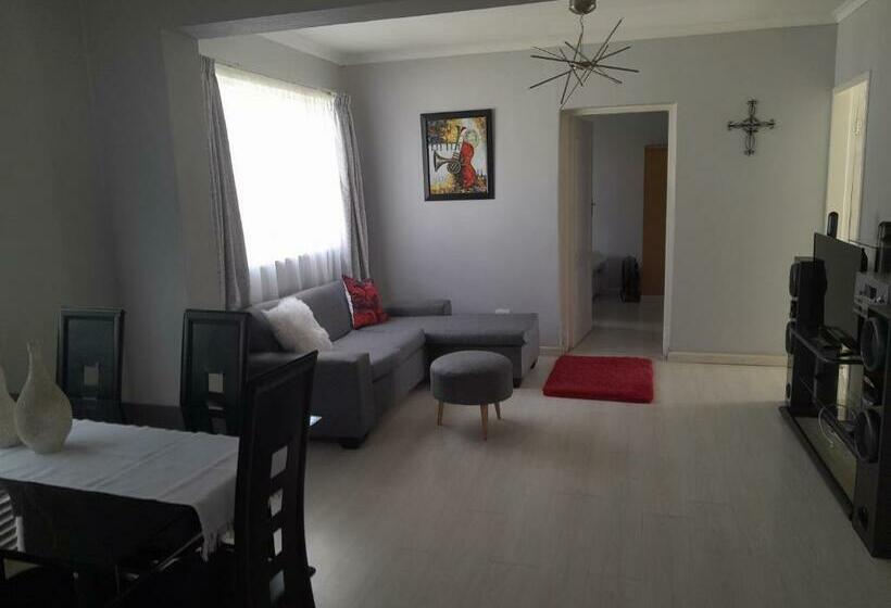 ペンション The Cradle S Rest Guest House