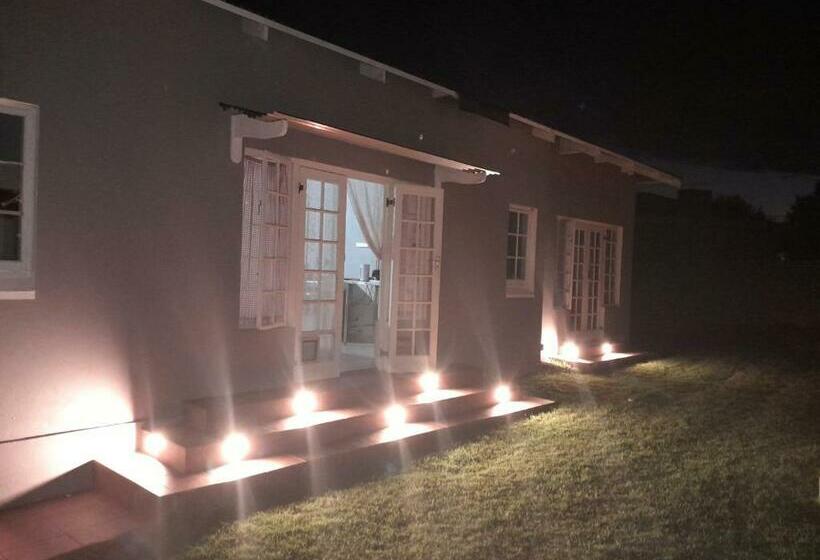 ペンション The Cradle S Rest Guest House