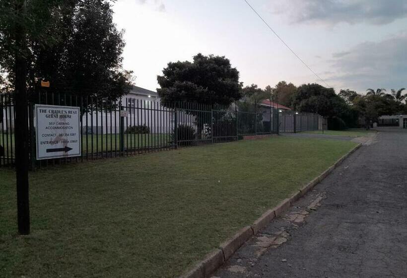 ペンション The Cradle S Rest Guest House