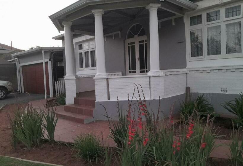 ペンション The Cradle S Rest Guest House