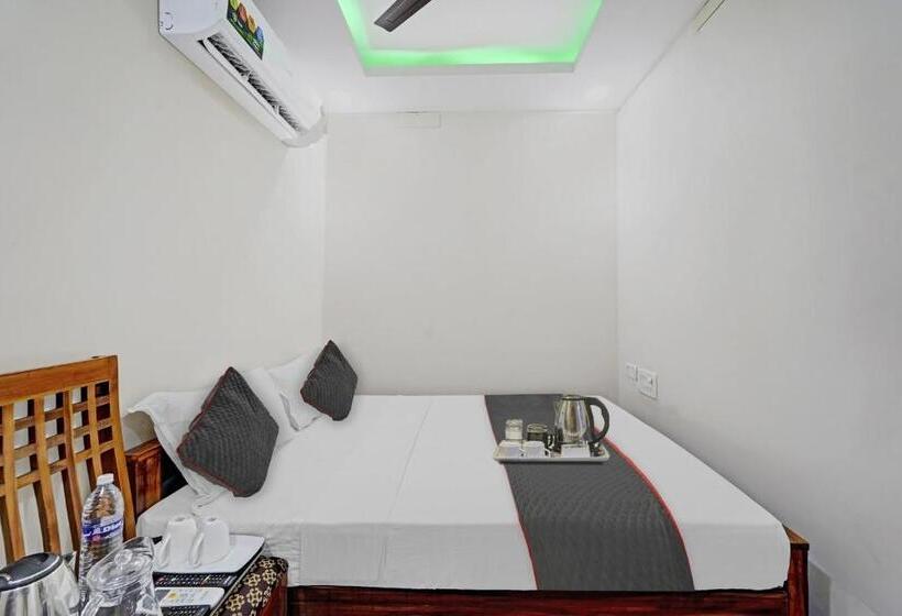 Super Townhouse 1096 Hotel Redfox Nungambakkam Near Apollo & Shankar Nethralaya Hospital