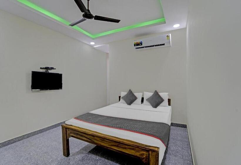 Super Townhouse 1096 Hotel Redfox Nungambakkam Near Apollo & Shankar Nethralaya Hospital