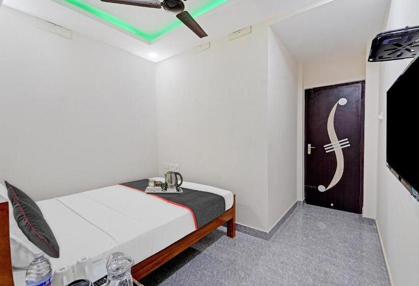 Super Townhouse 1096 Hotel Redfox Nungambakkam Near Apollo & Shankar Nethralaya Hospital