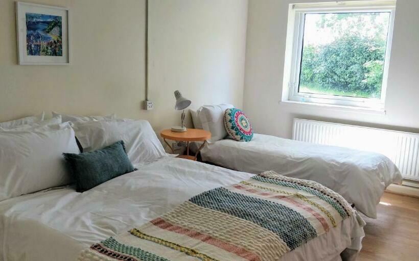 הוסטל Y Doc At World Horizons Community Hub