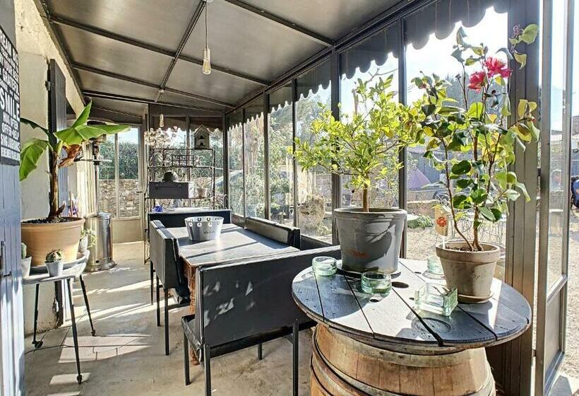 住宿加早餐  La Fontaine Aux Poissons Rouges