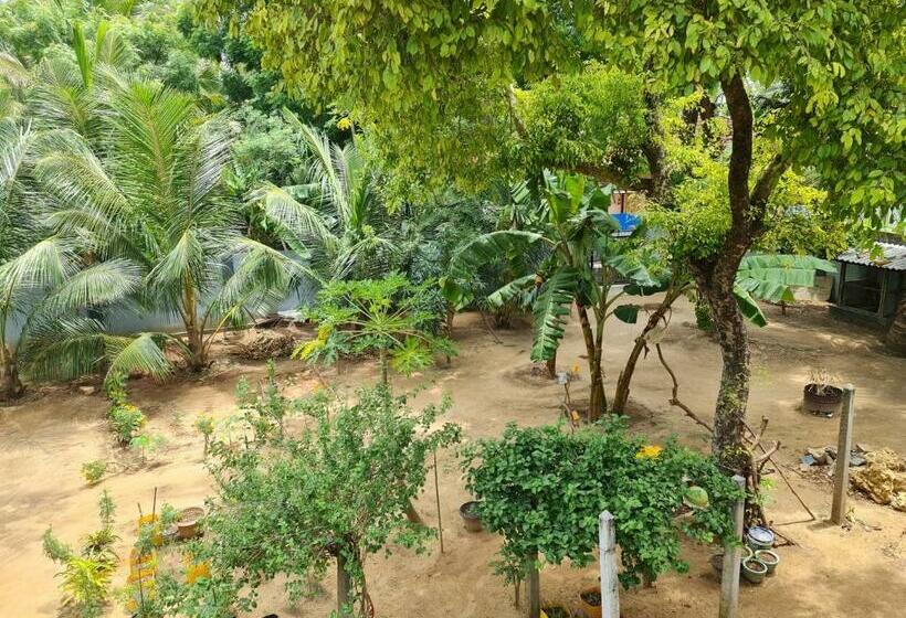 Bed and Breakfast Nalluran Illam Family Room