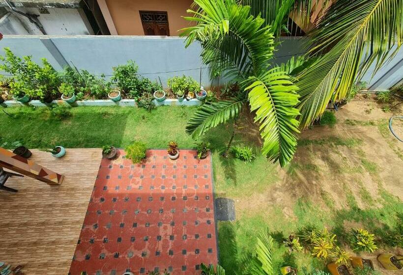 Bed and Breakfast Nalluran Illam Family Room