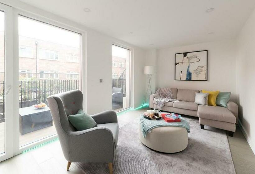 Boutique 3 Bed Apartment