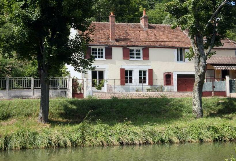 Briare En Bordure Du Canal