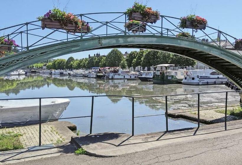 Briare En Bordure Du Canal