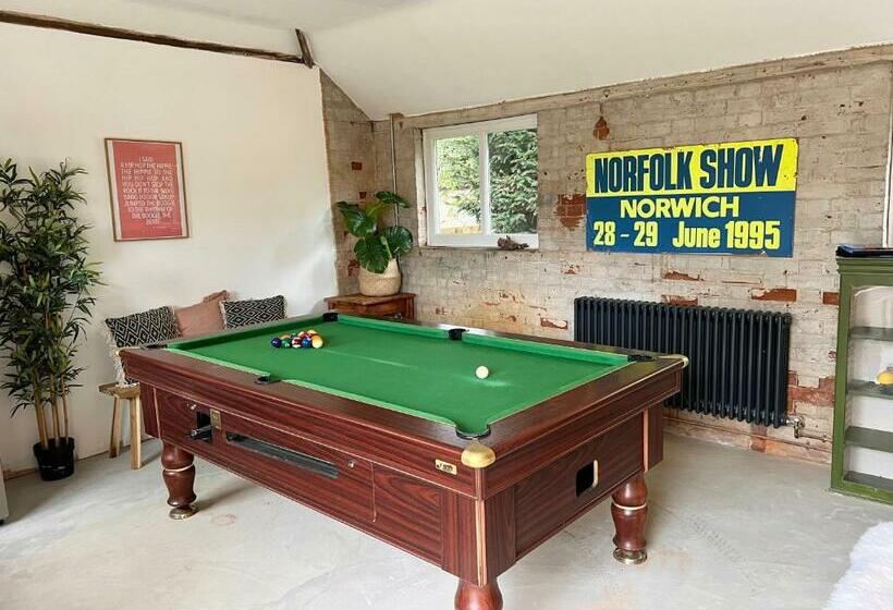 Highview House Norfolk Coast   Seaviews, Beach, Hot Tub