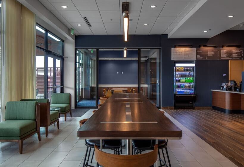 בית מלון כפרי Courtyard By Marriott Conway