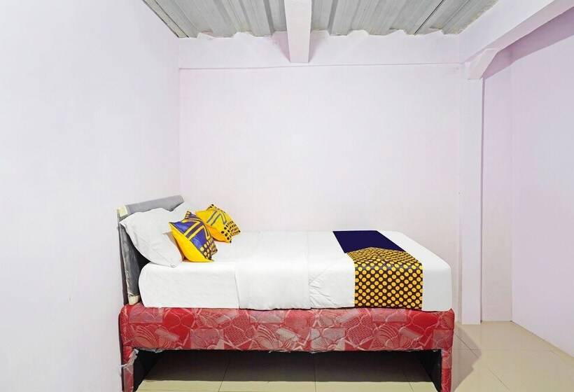 ホテル Spot On 91557 Biring Residence