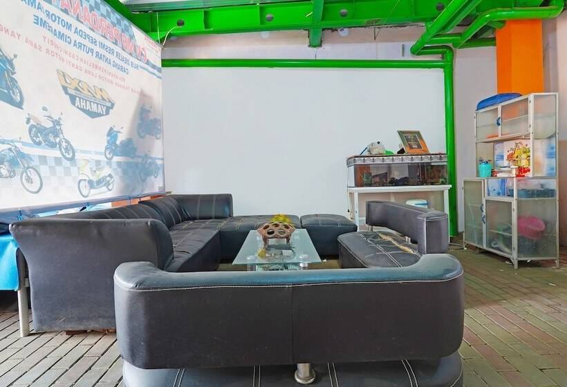 ホテル Spot On 91557 Biring Residence