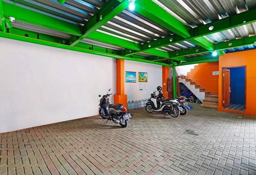 ホテル Spot On 91557 Biring Residence