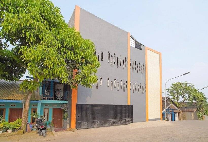 ホテル Spot On 91557 Biring Residence