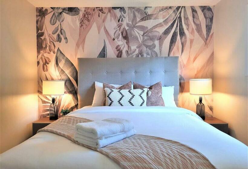 Luxury Home By North Glenmore Park