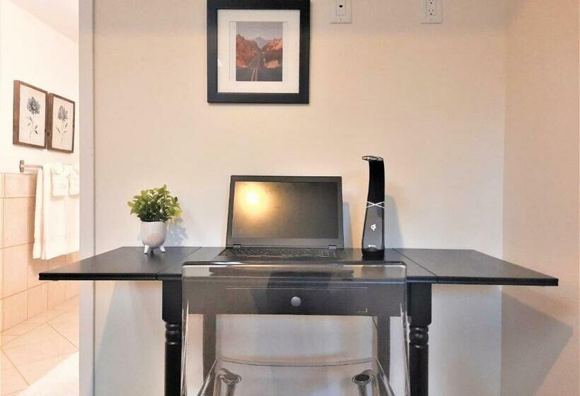 Luxury Home By North Glenmore Park