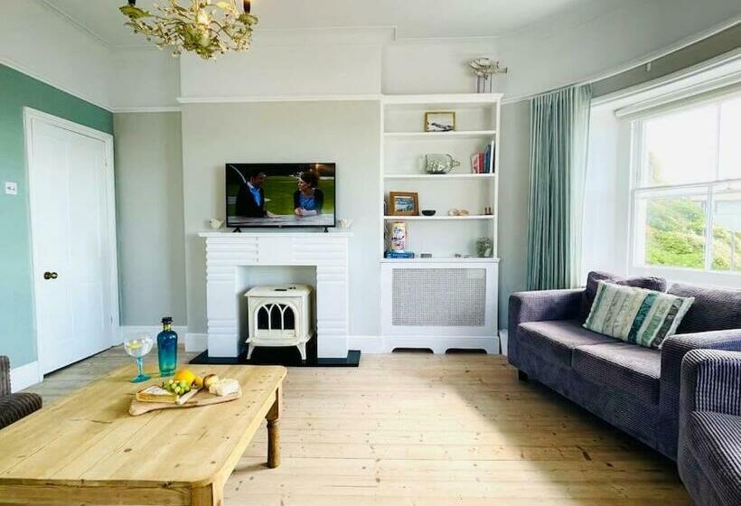 Pirates Place Ventnor Esplanade Beach And Sea Views