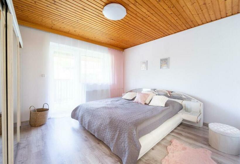 Reneček Rekreační řadový Dům S Vyhlídkou Na Libín