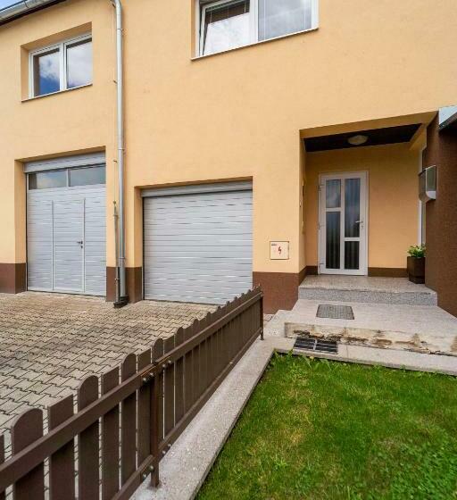 Reneček Rekreační řadový Dům S Vyhlídkou Na Libín