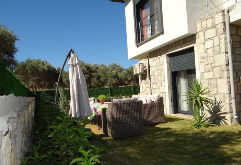 Nazlı Bahçe Karaburun