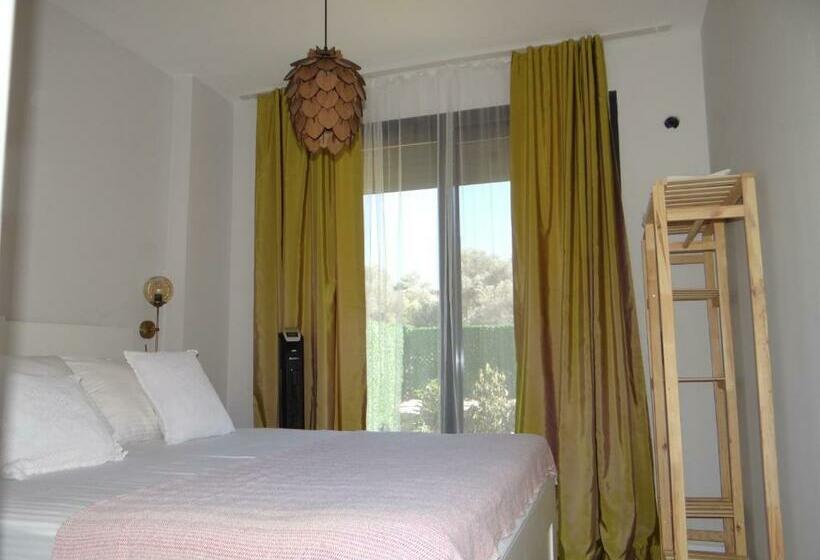 Nazlı Bahçe Karaburun