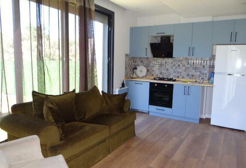 Nazlı Bahçe Karaburun