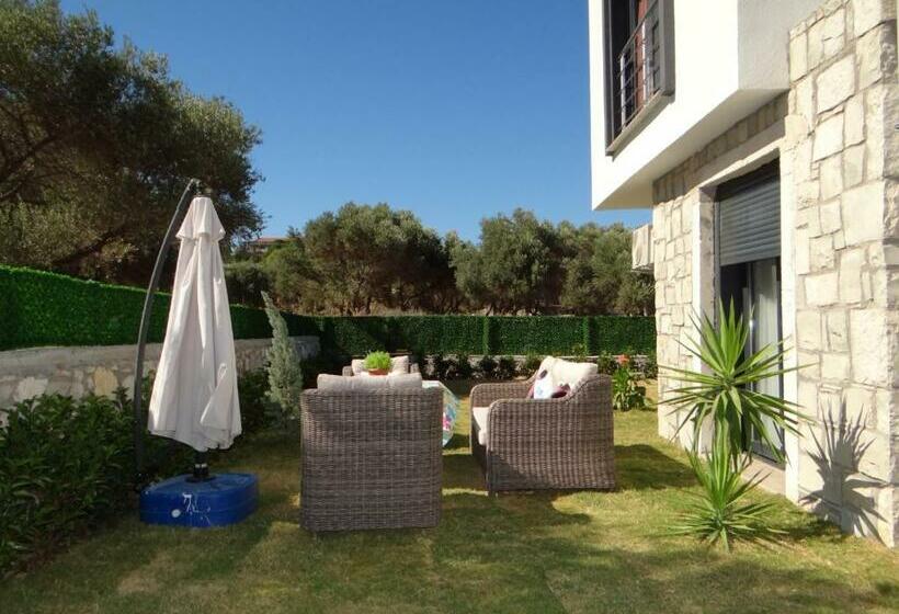 Nazlı Bahçe Karaburun