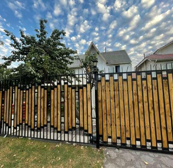 Bed and Breakfast La Llovizna Aeropuerto