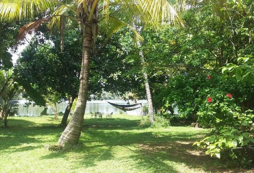 צימר Madampa Ganga Villa