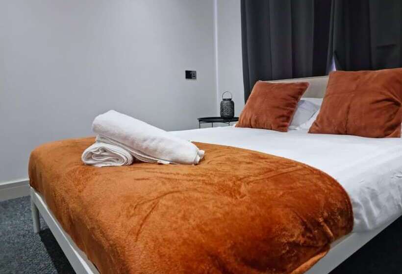 Captivating 2 Bed Apartment In Brentwood