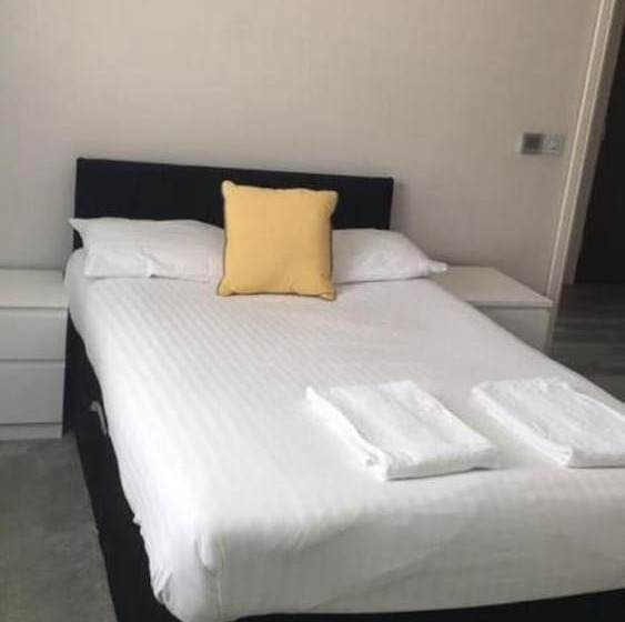 Captivating 2 Bed Apartment In Brentwood