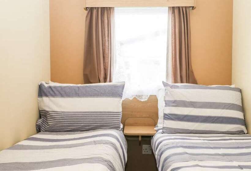 Charming And Peaceful 2 Bed Chalet In Hampshire