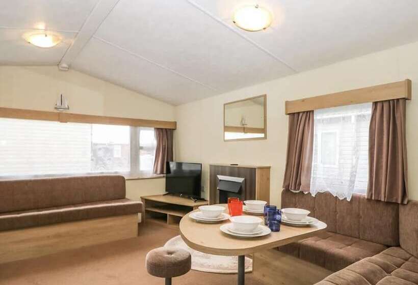 Charming And Peaceful 2 Bed Chalet In Hampshire