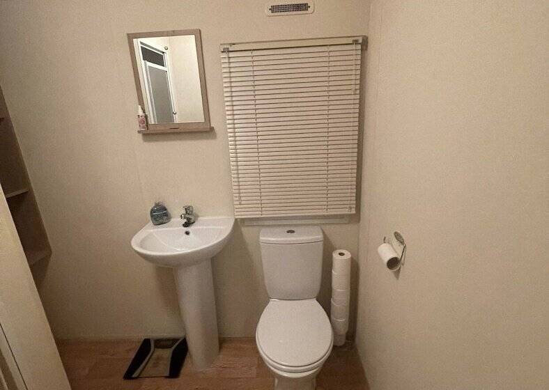 Charming And Peaceful 2 Bed Chalet In Hampshire