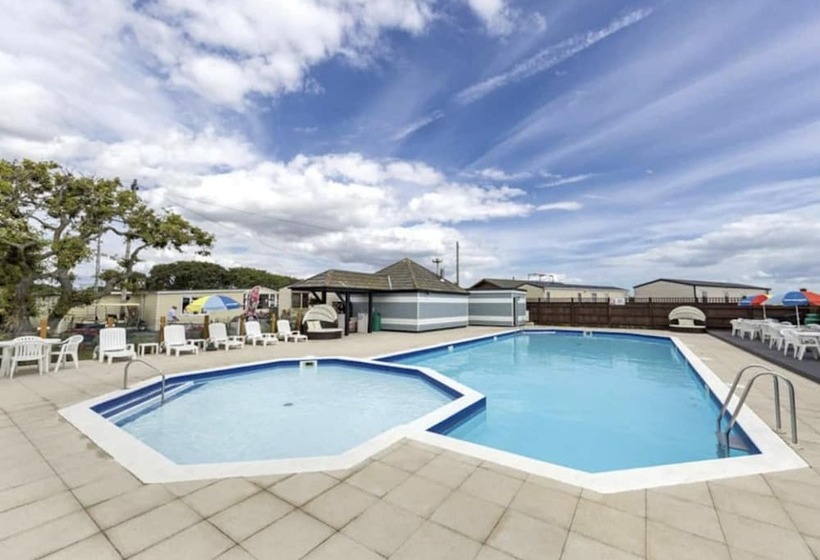 Charming And Peaceful 2 Bed Chalet In Hampshire