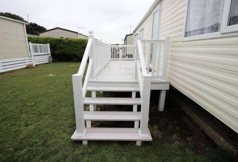 Charming And Peaceful 2 Bed Chalet In Hampshire