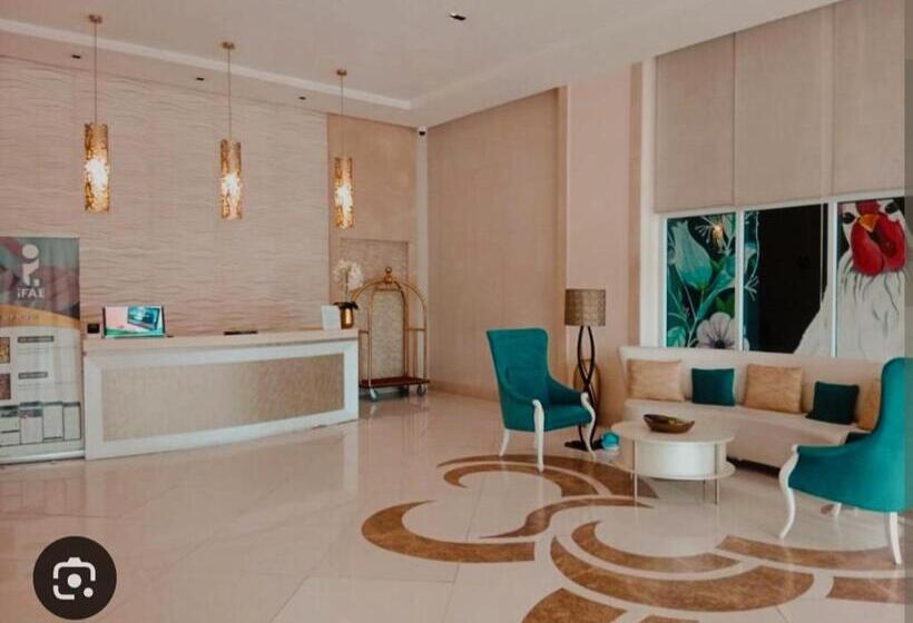 150 Newport Boulevard