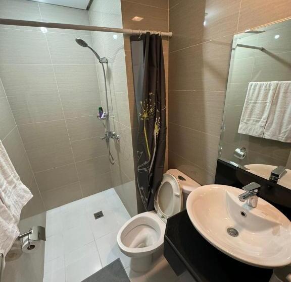 150 Newport Boulevard