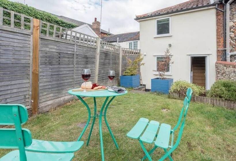 Holly Cottage In Bury St Edmunds