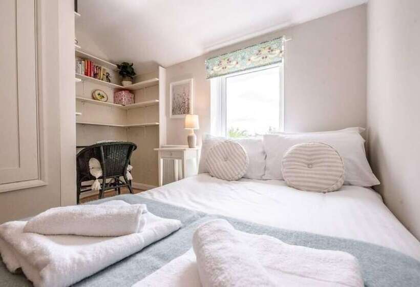 Holly Cottage In Bury St Edmunds