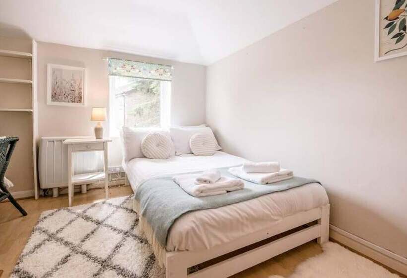 Holly Cottage In Bury St Edmunds