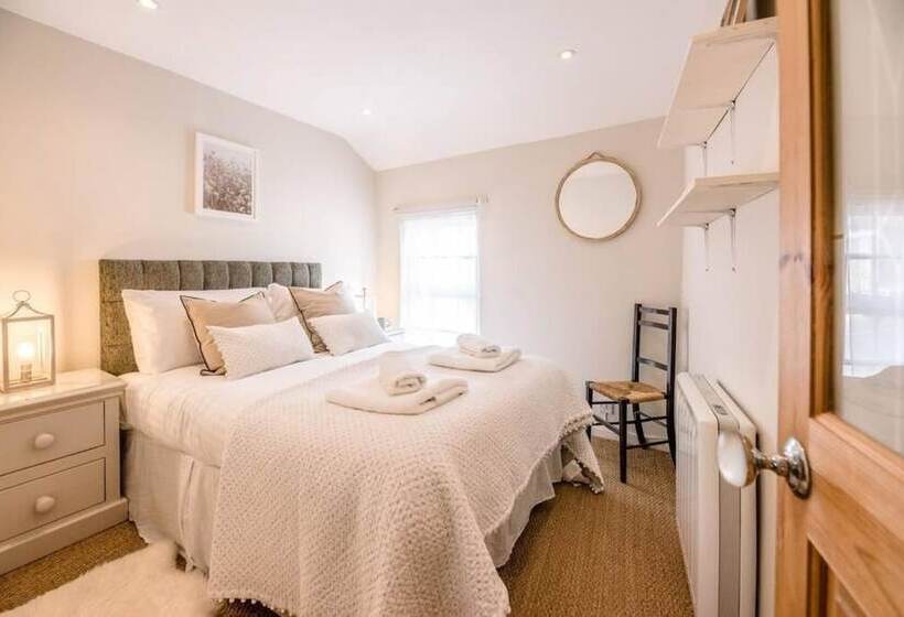 Holly Cottage In Bury St Edmunds