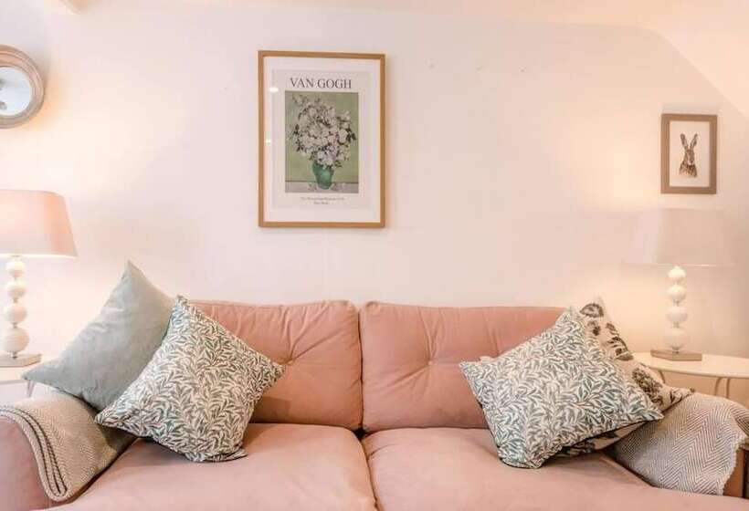 Holly Cottage In Bury St Edmunds