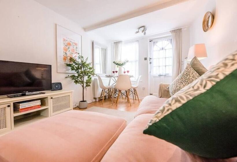 Holly Cottage In Bury St Edmunds