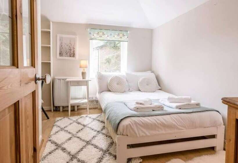 Holly Cottage In Bury St Edmunds