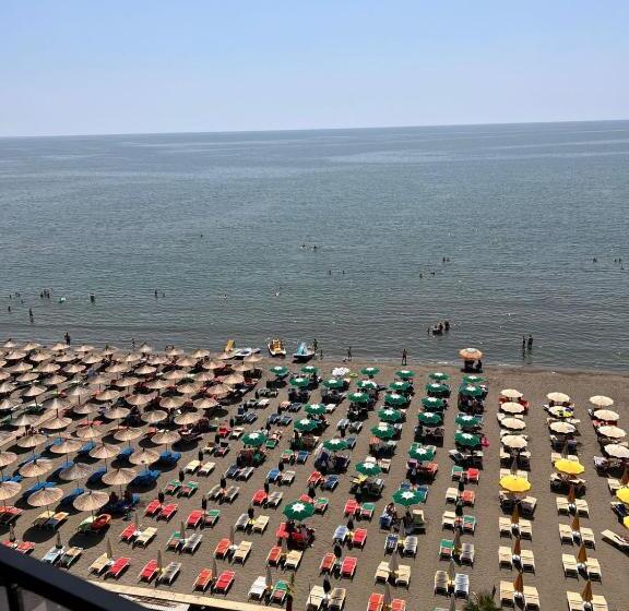 בית מלון כפרי Leon   Beach Front