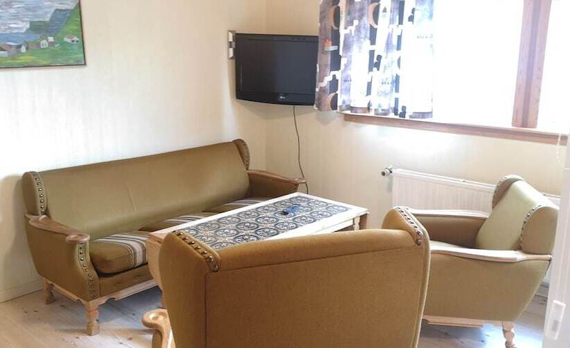 Apartment In Selatrað   Free Parking