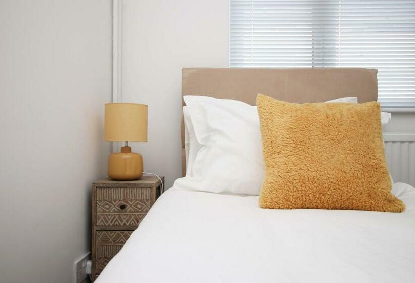 2bedroom Home With Free Parking, Wi Fi And Patio